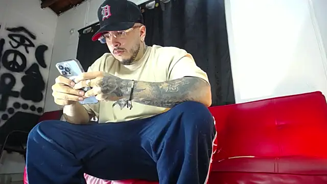 Snapshot of Dexter-T chatting on 01/02/25, 07:12 Dexter-T online show from 01/02/25, 07:12