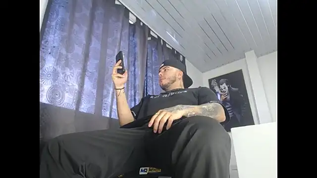 Snapshot of Dexter-T chatting on 10/14/25, 10:09 Dexter-T online show from 10/14/25, 10:09