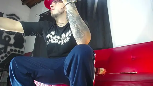 Snapshot of Dexter-T chatting on 12/17/24, 04:56 Dexter-T online show from 12/17/24, 04:56