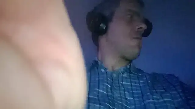 Snapshot of sexsuchti80 chatting on 10/31/25, 03:03 sexsuchti80 online show from 10/31/25, 03:03