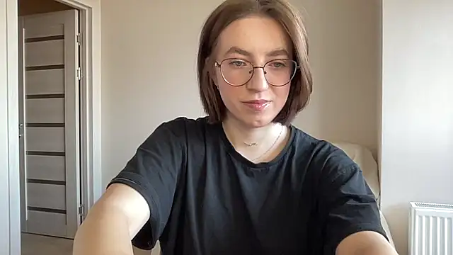 Snapshot of liins_wet chatting on 12/13/24, 10:30 liins wet online show from 12/13/24, 10:30
