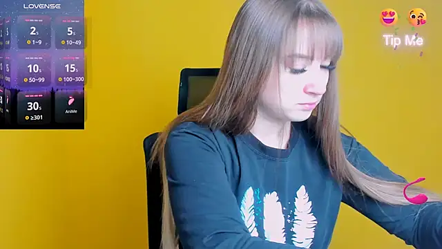 Snapshot of Evelina_GG chatting on 09/27/25, 05:35 Evelina GG online show from 09/27/25, 05:35