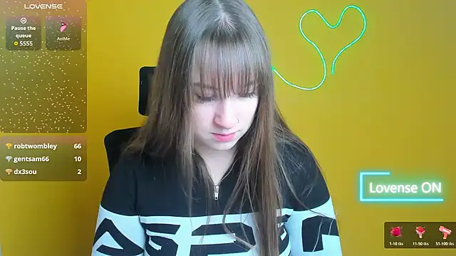 Snapshot of Evelina_GG chatting on 10/19/25, 05:54 Evelina GG online show from 10/19/25, 05:54