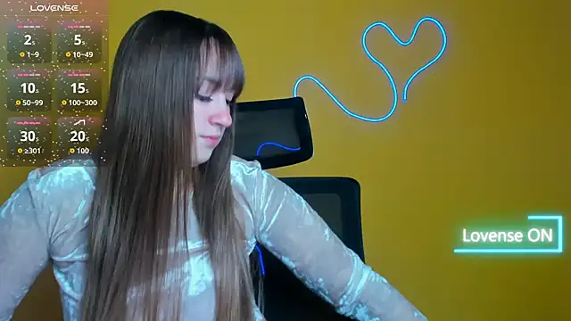 Snapshot of Evelina_GG chatting on 10/17/25, 05:44 Evelina GG online show from 10/17/25, 05:44