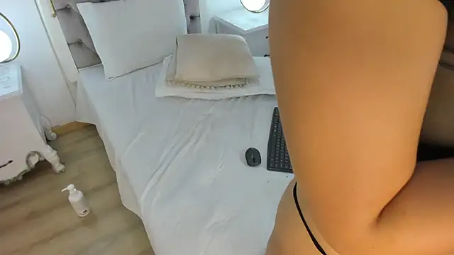 Snapshot of _ambar_Adamss chatting on 02/25/25, 02:58 ambar Adamss online show from 02/25/25, 02:58