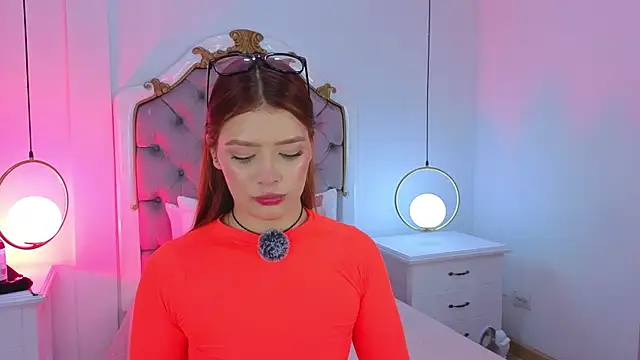 Snapshot of _ambar_Adamss chatting on 12/18/25, 02:38 ambar Adamss online show from 12/18/25, 02:38