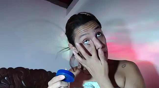 Snapshot of alexandra_lorens chatting on 02/17/25, 04:17 alexandra lorens online show from 02/17/25, 04:17