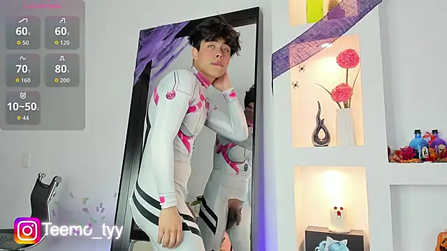 teemotwink online show from 10/19/25, 10:12