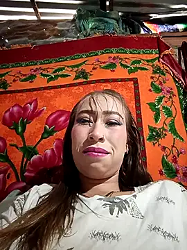 Snapshot of samy-blonde chatting on 10/17/25, 12:40 samy-blonde online show from 10/17/25, 12:40