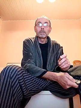 BesterJunge45 online show from 11/29/25, 06:57