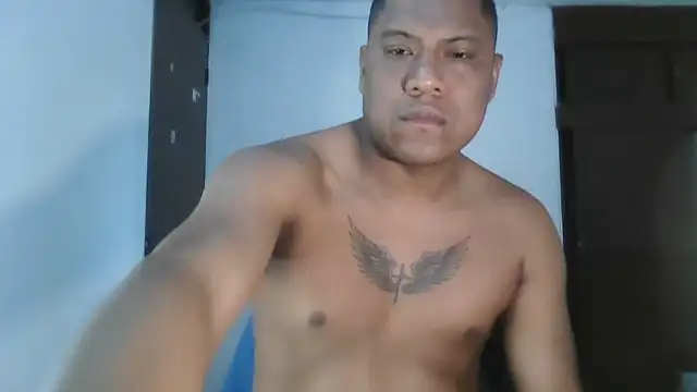 latinblack01 online show from 11/14/25, 02:43