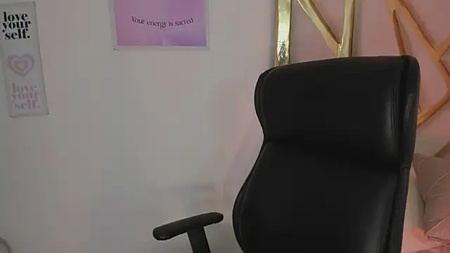 LanaJones  online show from 05/25/26, 12:48