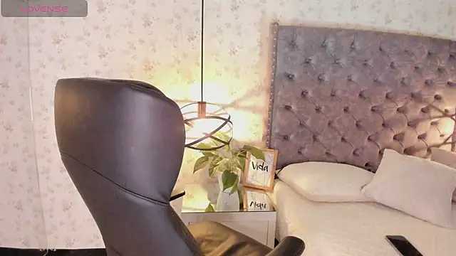LanaJones  online show from 06/05/26, 01:28