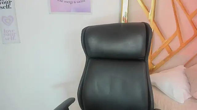 LanaJones  online show from 06/04/26, 01:27