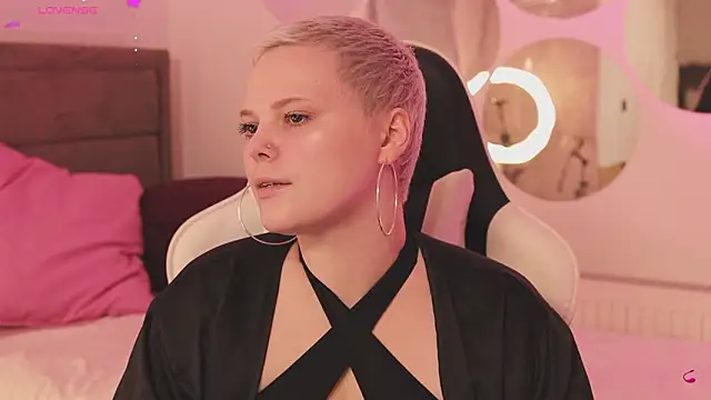 LikaBerry1 online show from 02/19/26, 11:18