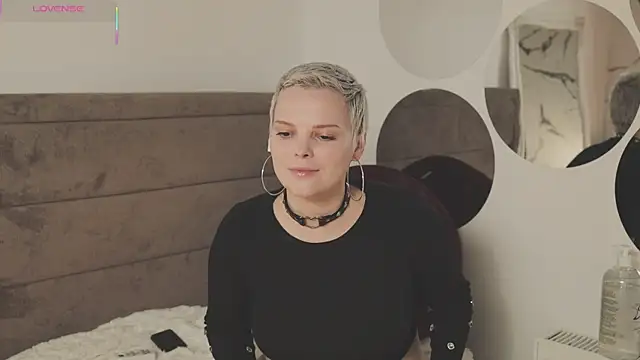 LikaBerry1 online show from 09/28/25, 06:59