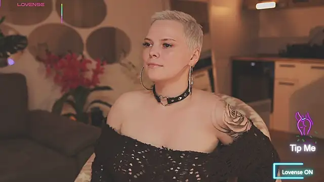 LikaBerry1 online show from 10/28/25, 02:49