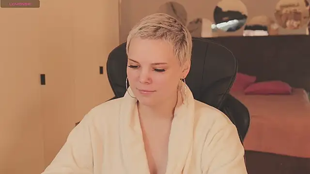 LikaBerry1 online show from 11/25/25, 11:43