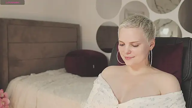 LikaBerry1 online show from 09/21/25, 04:23