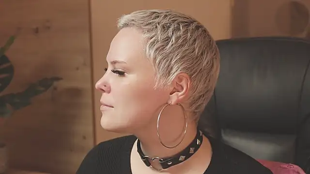 LikaBerry1 online show from 11/18/25, 12:30