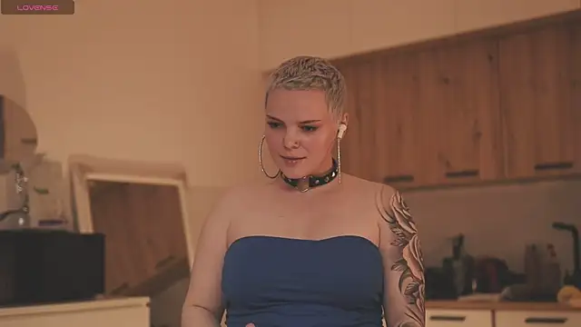 LikaBerry1 online show from 11/10/25, 06:24