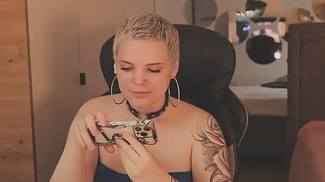 LikaBerry1 online show from 11/28/25, 01:33