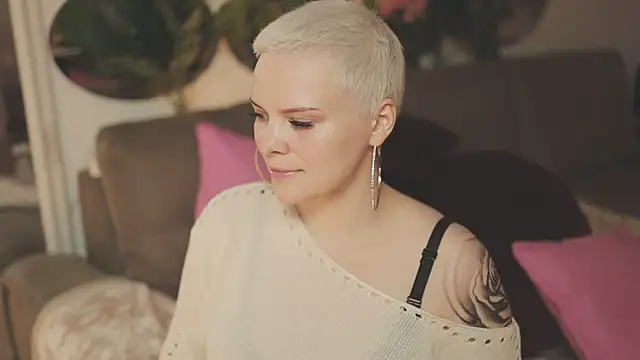 LikaBerry1 online show from 10/21/25, 04:23