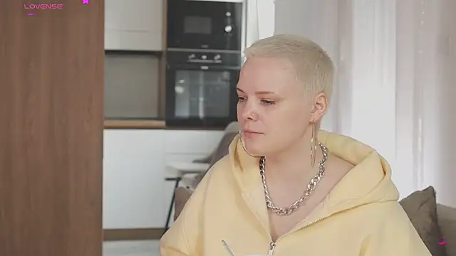 LikaBerry1 online show from 04/13/26, 04:11