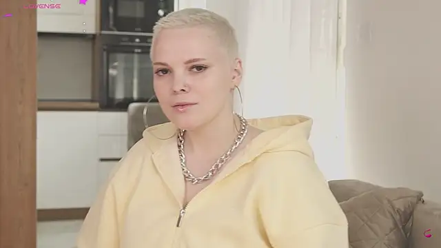 LikaBerry1 online show from 04/12/26, 10:18