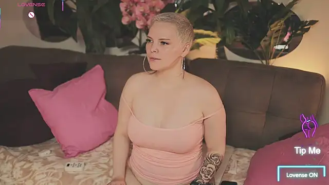 LikaBerry1 online show from 10/17/25, 02:59