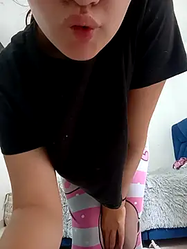 Snapshot of angel_natural chatting on 10/07/25, 04:41 angel natural online show from 10/07/25, 04:41