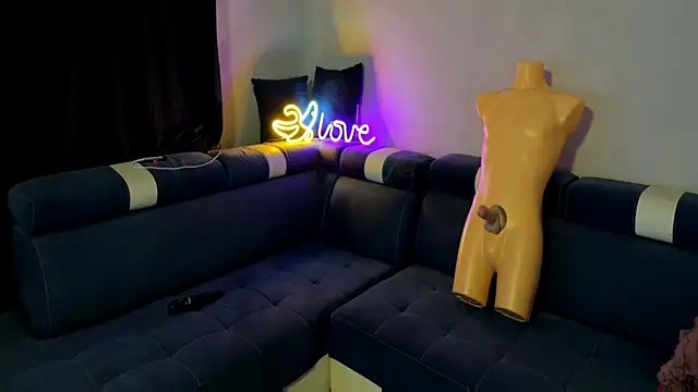 MiliExteraaa online show from 12/04/25, 09:47