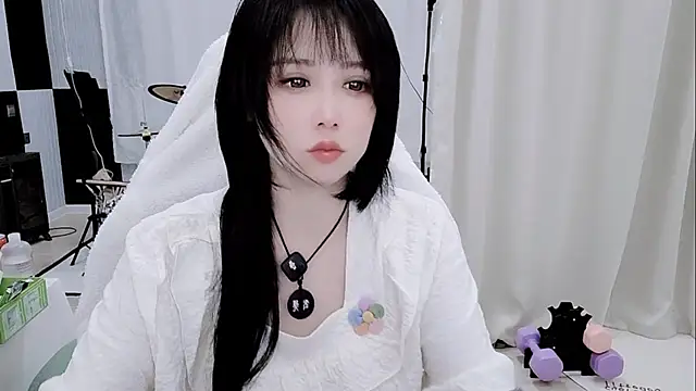 Snapshot of Vaness-a chatting on 05/18/26, 01:06 Vaness-a online show from 05/18/26, 01:06