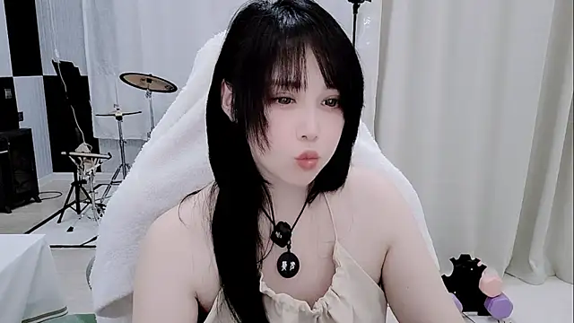 Snapshot of Vaness-a chatting on 05/20/26, 12:24 Vaness-a online show from 05/20/26, 12:24