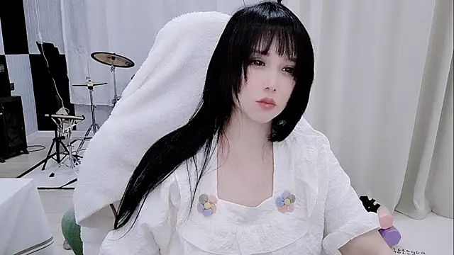 Snapshot of Vaness-a chatting on 05/19/26, 02:51 Vaness-a online show from 05/19/26, 02:51