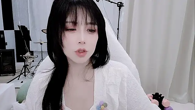 Snapshot of Vaness-a chatting on 05/16/26, 12:53 Vaness-a online show from 05/16/26, 12:53