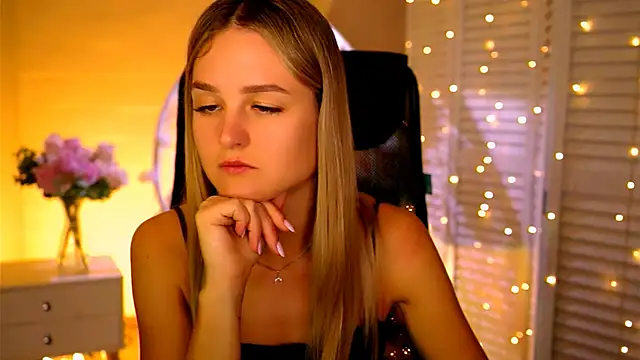 DeboraLarson online show from 11/16/25, 03:22