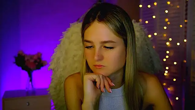 DeboraLarson online show from 11/30/25, 03:29