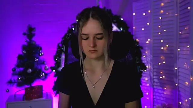 DeboraLarson online show from 12/23/25, 03:17