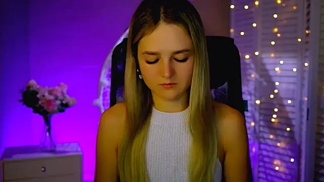 DeboraLarson online show from 11/29/25, 03:39