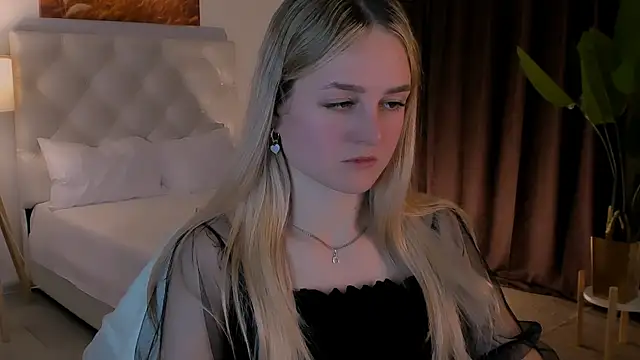 DeboraLarson online show from 10/15/25, 03:38