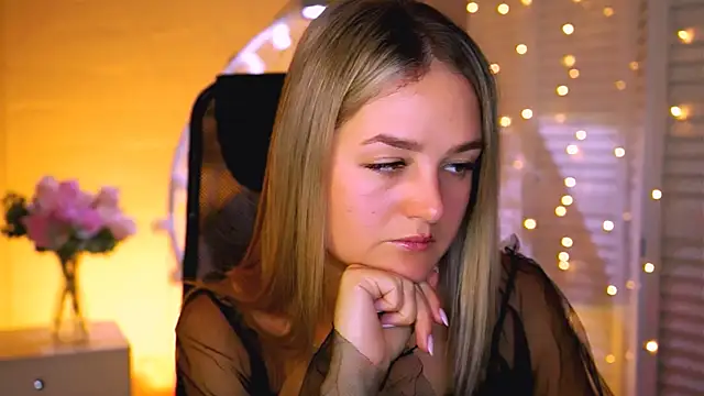 DeboraLarson online show from 11/12/25, 03:43