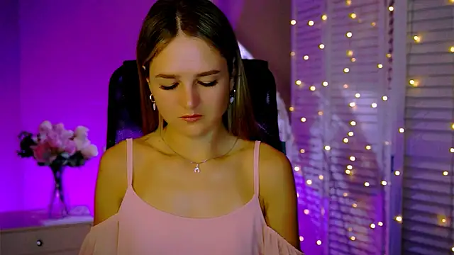 DeboraLarson online show from 11/18/25, 03:32