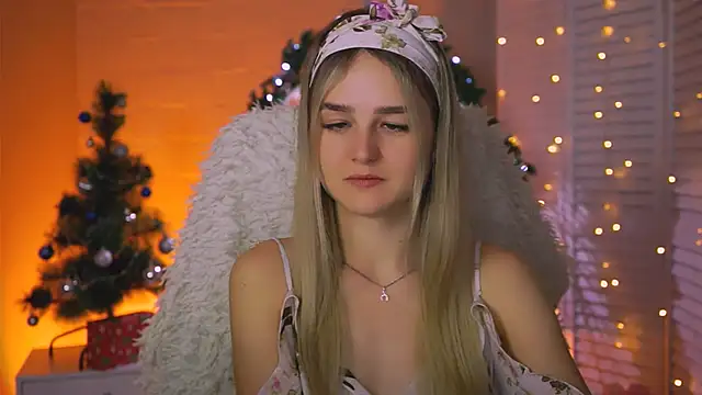 DeboraLarson online show from 12/19/25, 03:32