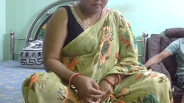 Snapshot of Couple_For_You18 chatting on 02/12/26, 04:23 Couple For You18 online show from 02/12/26, 04:23