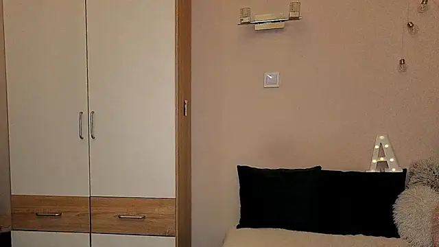 Hidden Gem  online show from 11/18/25, 05:49