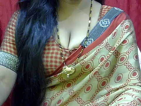 Snapshot of HOT-SEEMAA chatting on 11/15/25, 07:34 HOT-SEEMAA online show from 11/15/25, 07:34