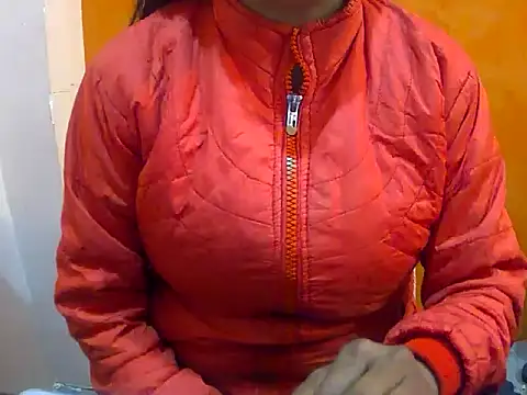 Snapshot of HOT-SEEMAA chatting on 01/06/25, 12:13 HOT-SEEMAA online show from 01/06/25, 12:13