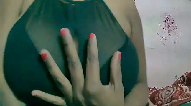 Snapshot of HOT-SEEMAA chatting on 12/18/24, 05:21 HOT-SEEMAA online show from 12/18/24, 05:21