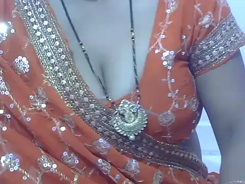 HOT-SEEMAA online show from 05/03/26, 11:30